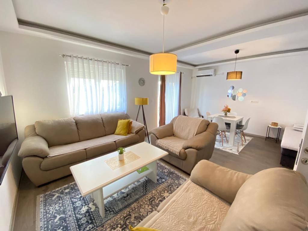 Home Mia Airport Podgoriçe Dış mekan fotoğraf